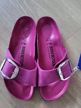Birkenstock One-Strap Slide Sandals in Pink with Silver Buckles Sz 6.5